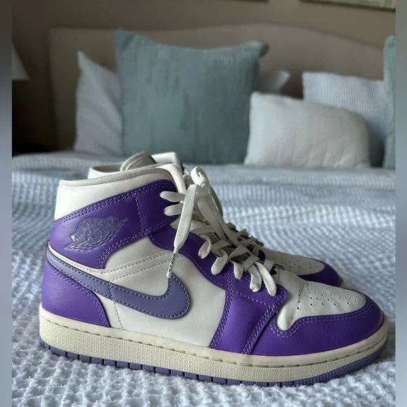 Air Jordan 1 Mid Purple Venom Women size 7.5 - Picture 5 of 11